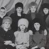 Россиянки массово скупают шапки, которые носили мамы и бабушки в 90-х
