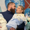 Россиянка родила близнецов в разные дни