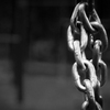 В Петербурге отец держал 12-летнюю дочь на цепи в захламленной квартире